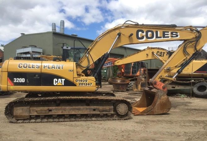 Послуги екскаватора гусеничного: CAT / VOLVO, бульдозера, фронтальних та телескопічних навантажувачів